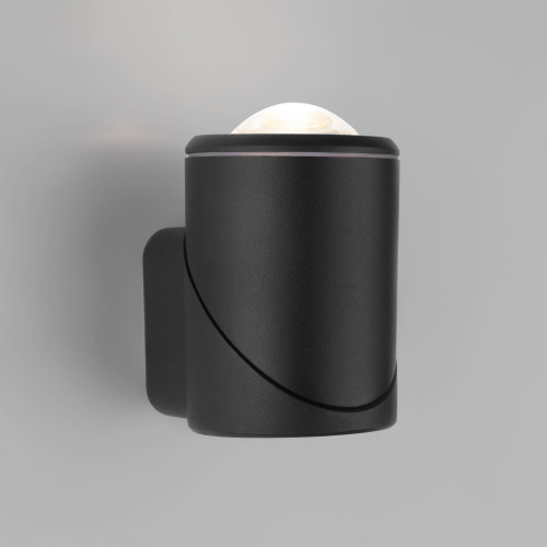 Уличный настенный светодиодный светильник GIRA U LED IP54